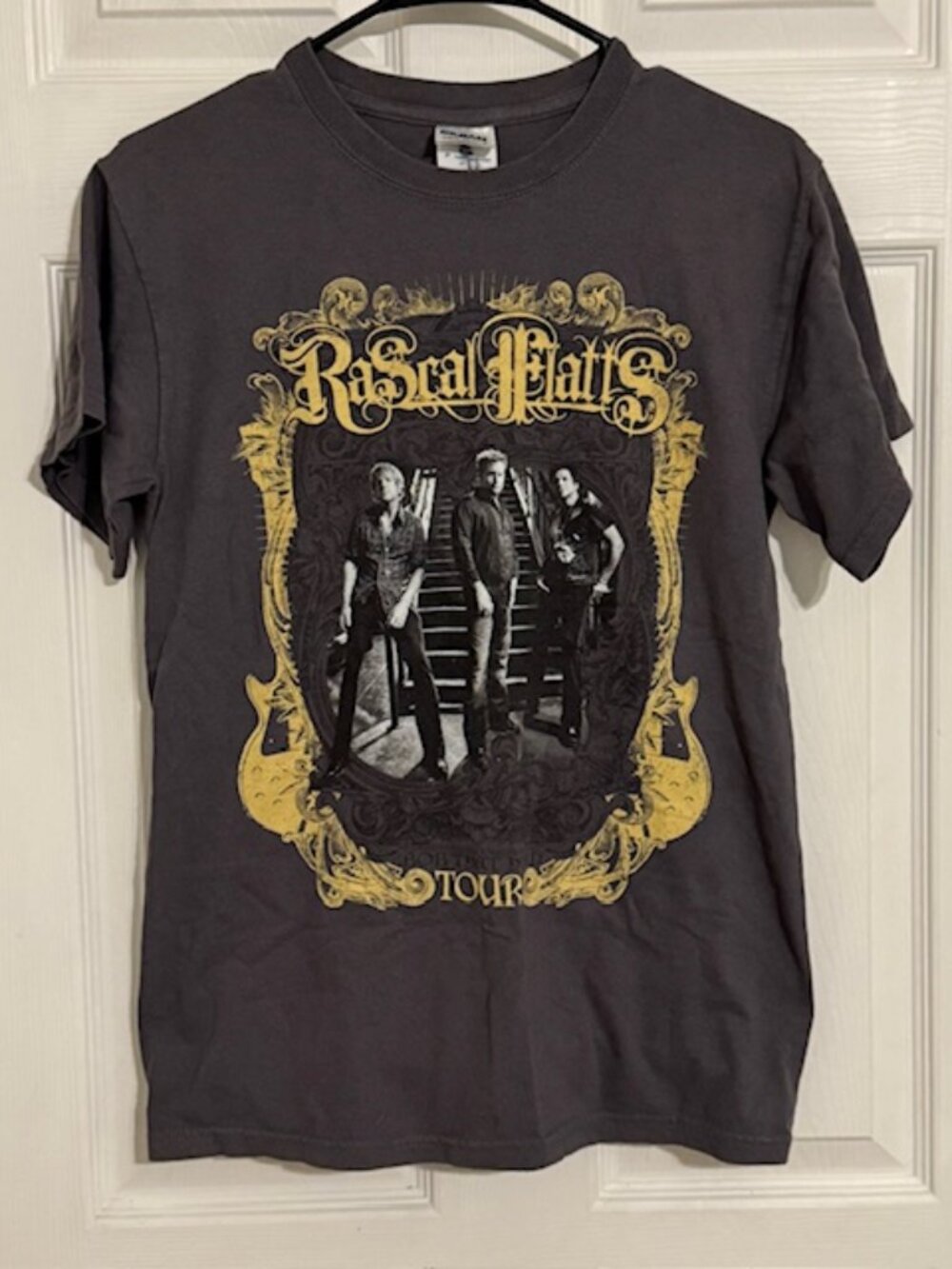 Rascal Flatt's 2008 "Bob That Head" Tour Women's/Unisex Band T-Shirt, Size S